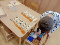 23055